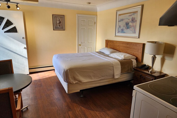 Room 33 of 85