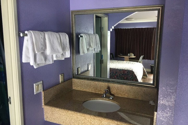 Room 8 of 33