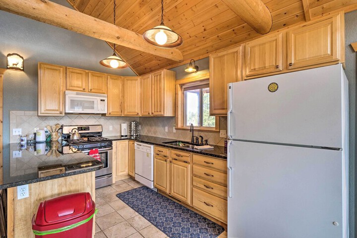 Grand Jefferson Home w / Stunning Mtn Views!