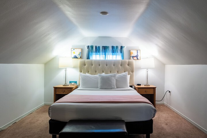 Inn at Haystack Rock