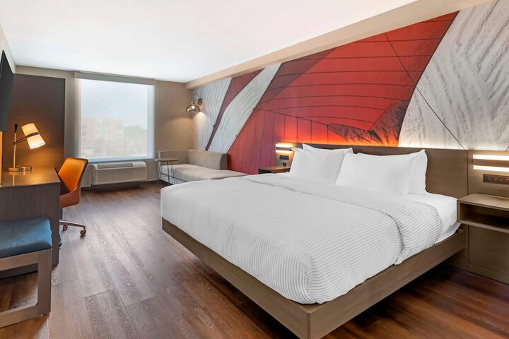 Cambria Hotel & Suites Plymouth