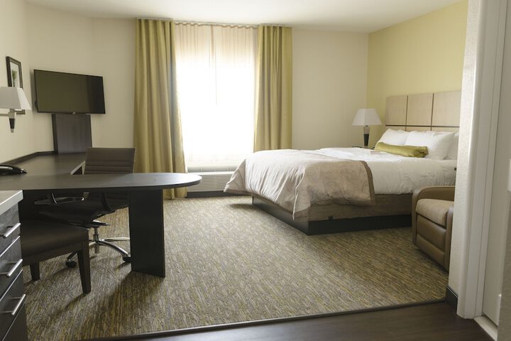 Room 10 of 14