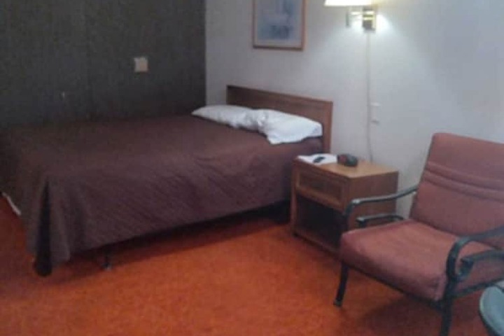 Room 11 of 16