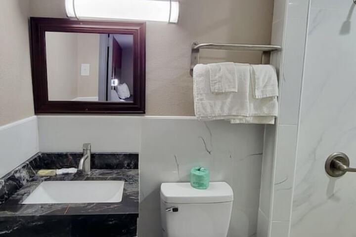 Budget Inn & Suites