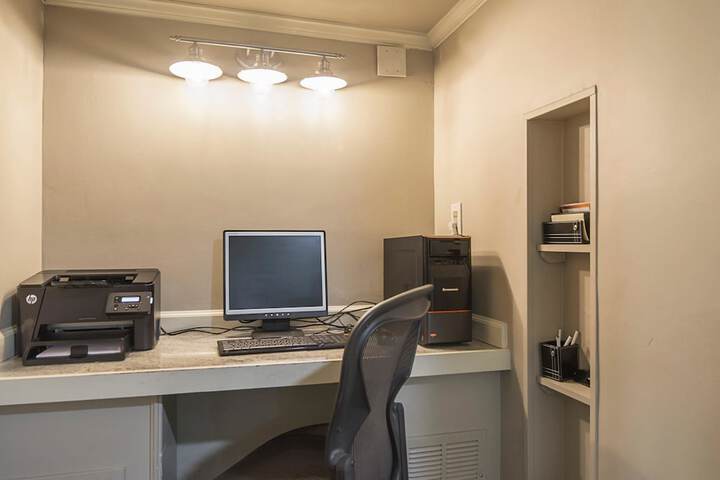 Business Center 32 of 32