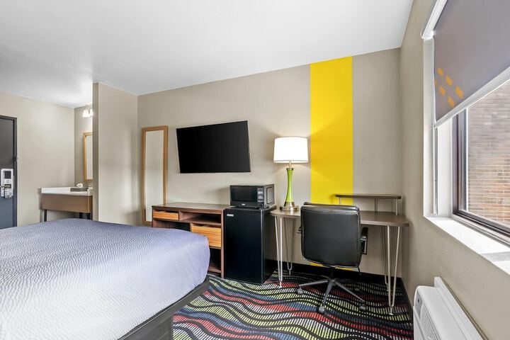 Super 8 by Wyndham Farmington