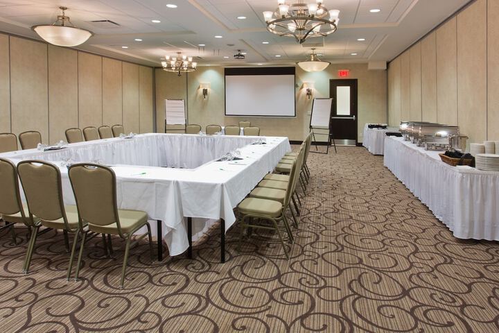 Ballroom/Hall 68 of 75