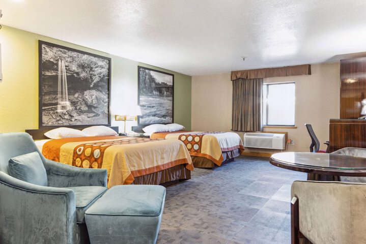 Super 8 by Wyndham Uniontown PA