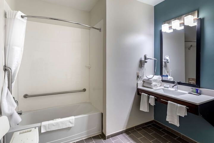 Room 20 of 28