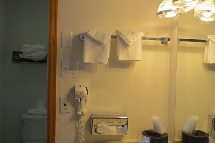 Room 28 of 40