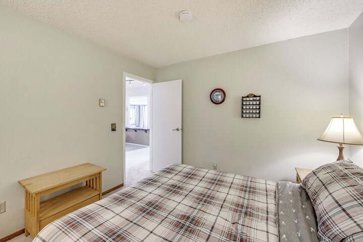 Ski-in / out Granby Ranch Condo w/ Balcony!