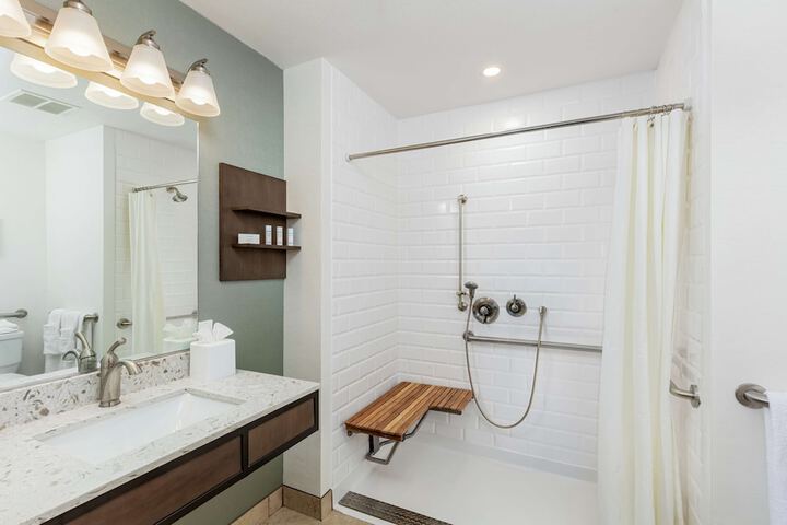 Room 20 of 38
