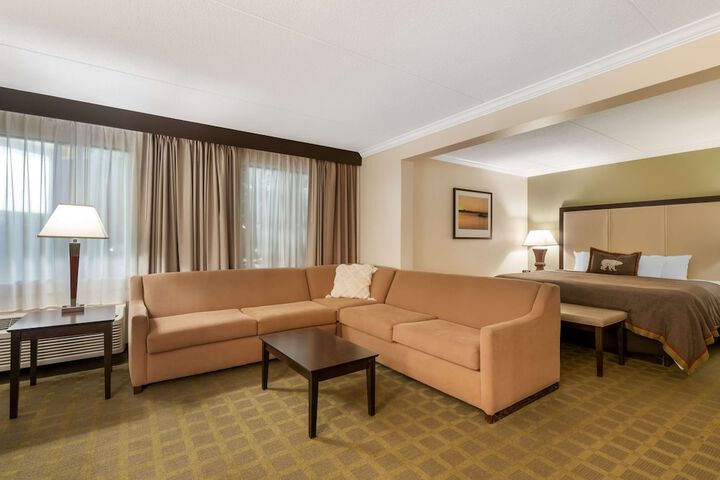 Best Western Plus White Bear Country Inn