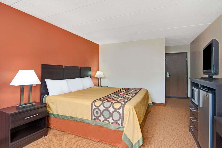 Super 8 by Wyndham Stamford / New York City Area