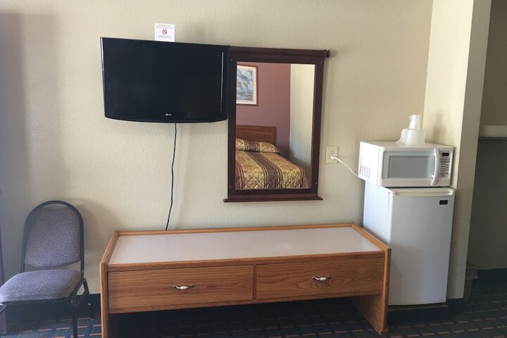 Room 33 of 80