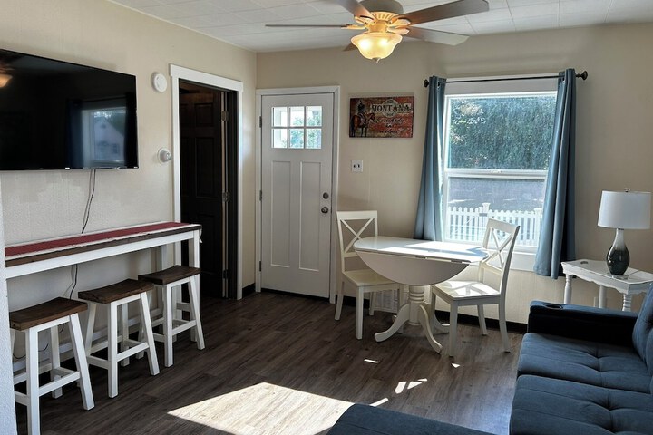 Lamplighter Cabins & Suites