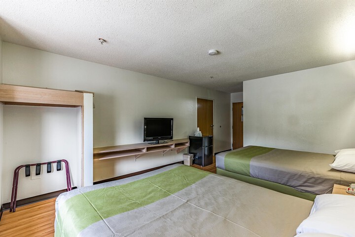 Room 21 of 32