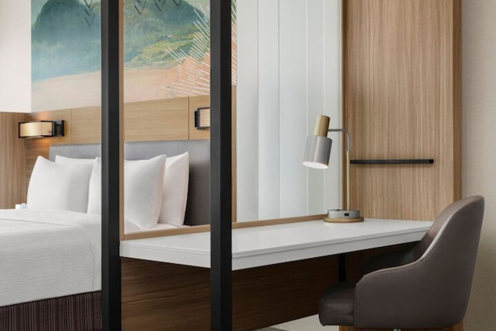 Room 6 of 27