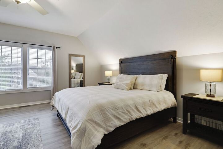 The Nest at Pinecrest by Avantstay Spacious Deck Game Room, Fire Pit