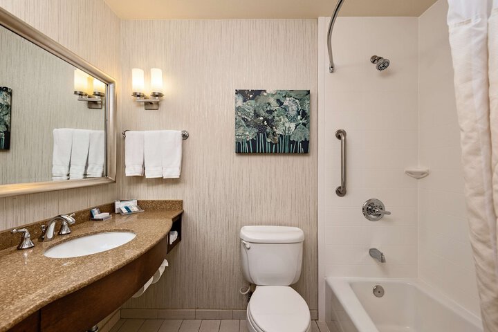Room 10 of 28