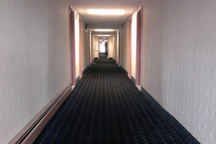 Budget Host Airport Inn