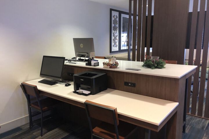 Business Center 74 of 75