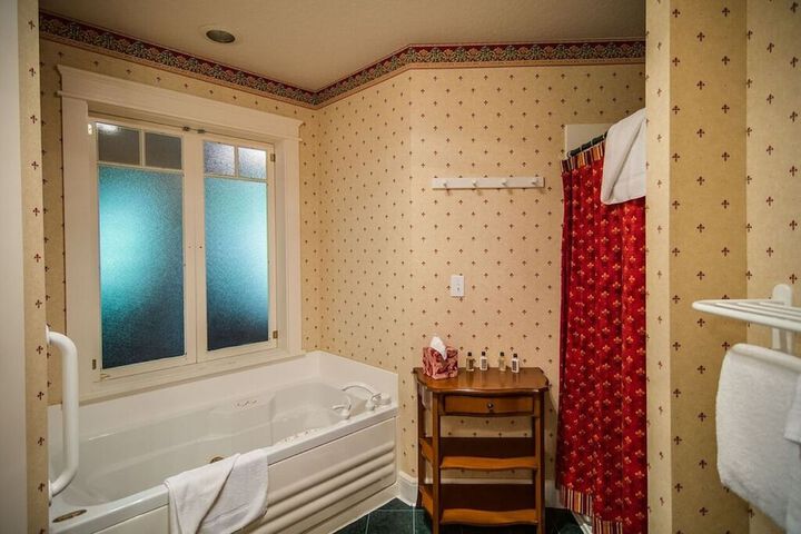 Room 83 of 144