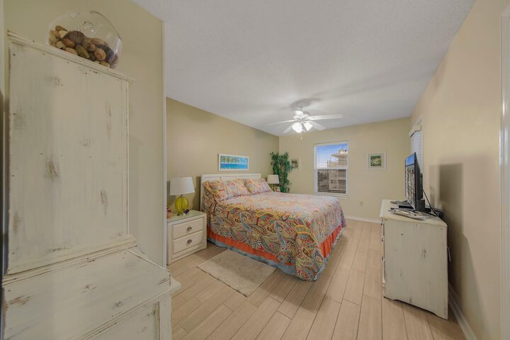 Room 33 of 42