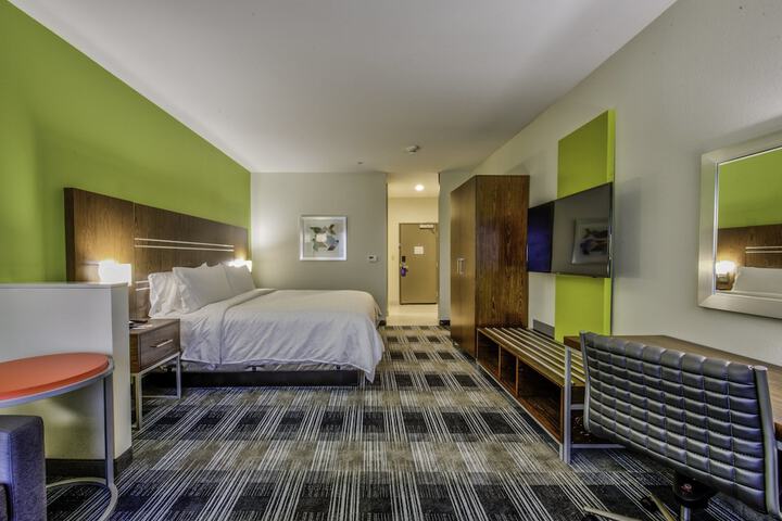 Holiday Inn Express & Suites Dallas NW - Farmers Branch by IHG