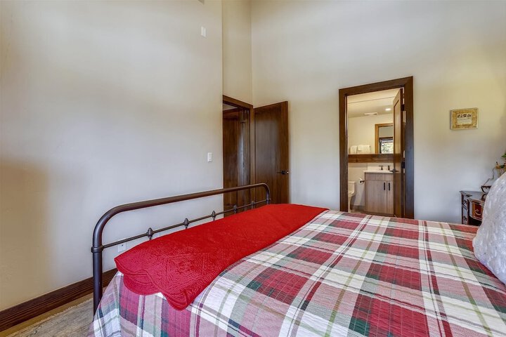 Room 33 of 43