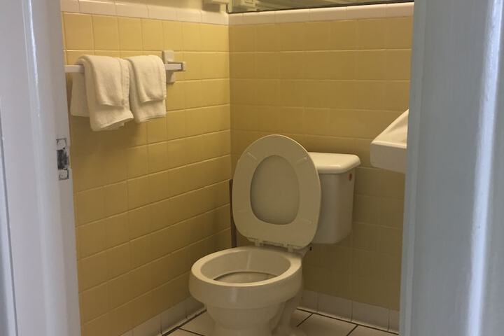 Room 16 of 44