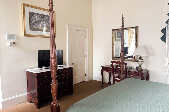 Room 72 of 142