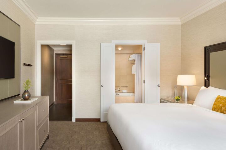 Room 131 of 215