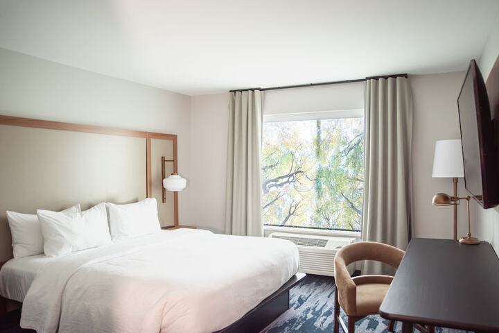 Room 15 of 18