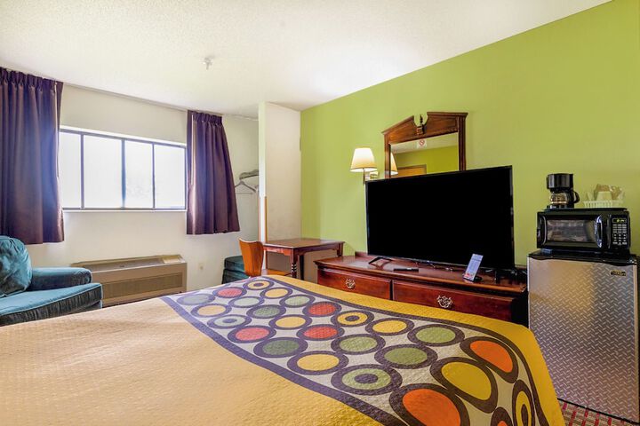Room 28 of 61