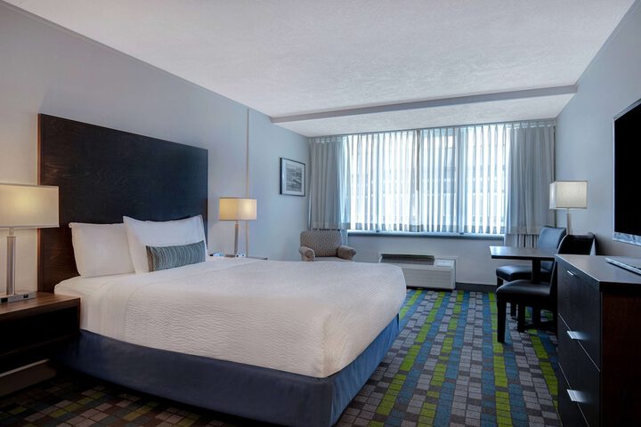Days Inn by Wyndham Victoria Airport Sidney