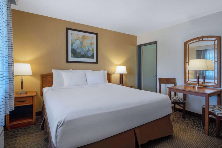 Days Inn by Wyndham Encinitas Moonlight Beach
