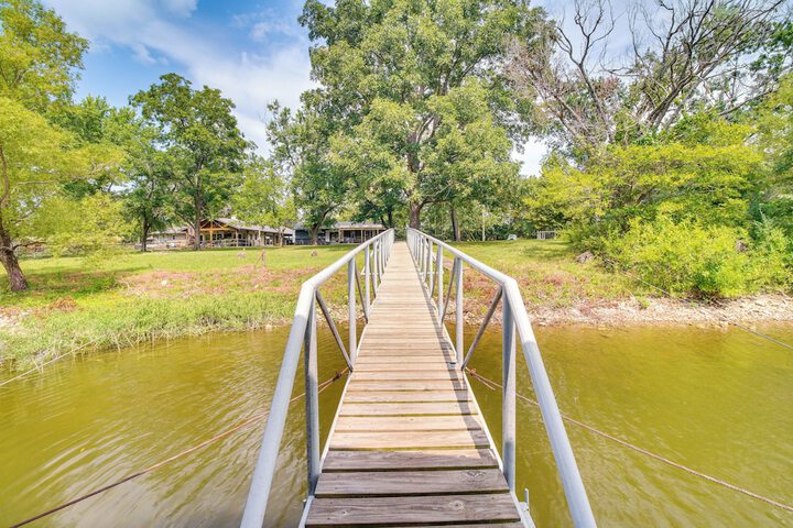 On-site Lake Access: Pet-friendly Vinita Home