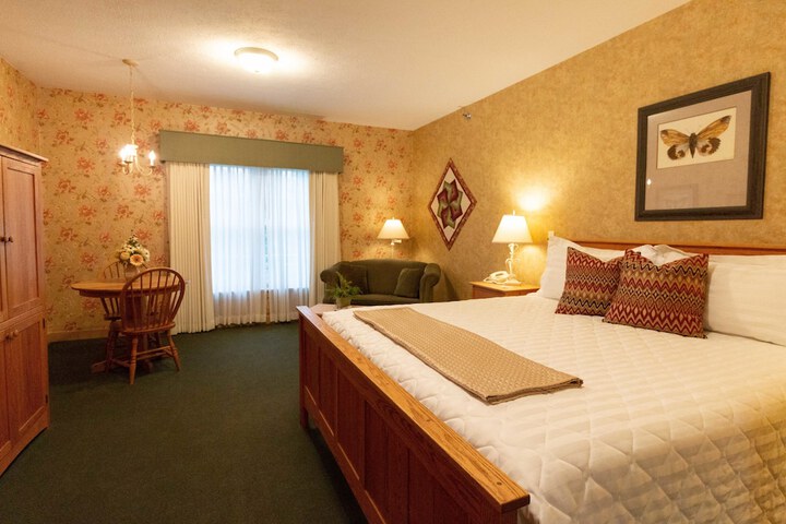 Essenhaus Inn & Conference Center