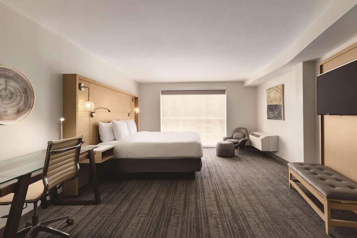 Room 17 of 48