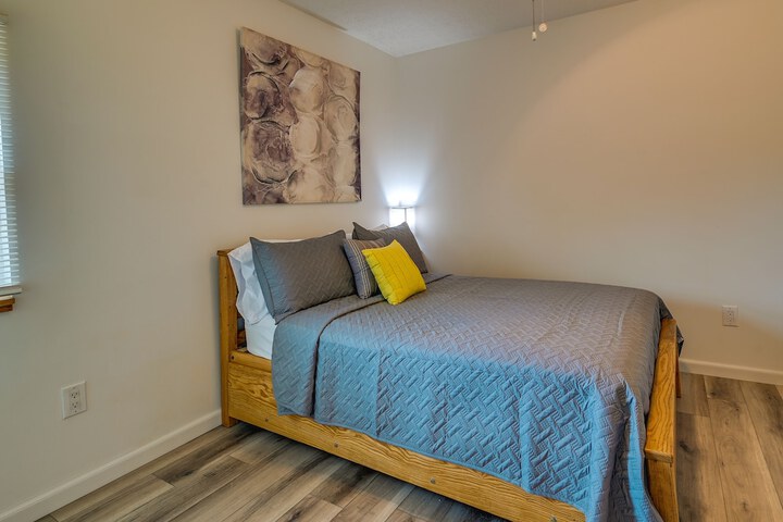 Charming Smiths Grove Home Near Cave Tours!