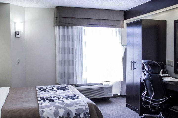 Room 8 of 22