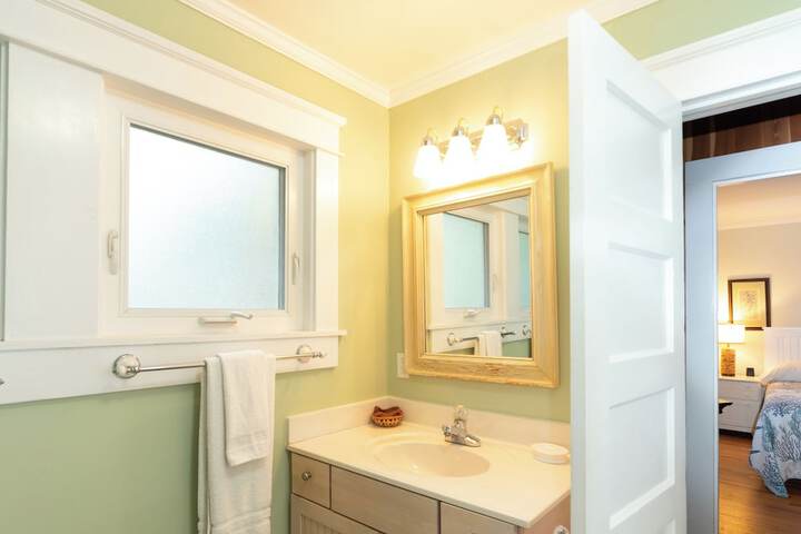 Ocracoke Harbor Inn