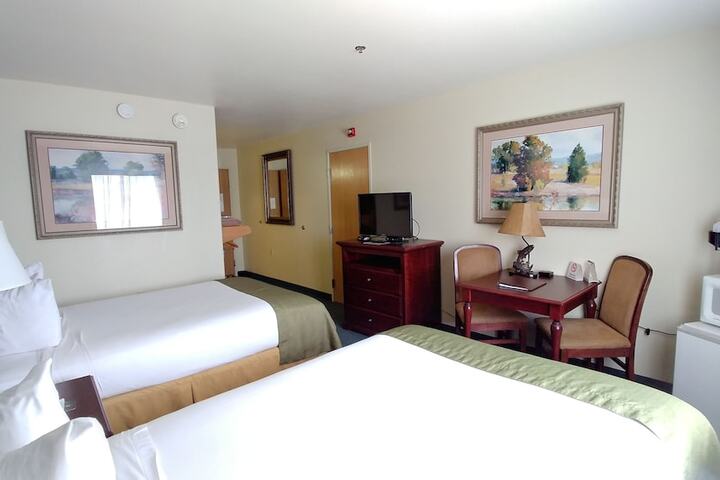 Room 28 of 83