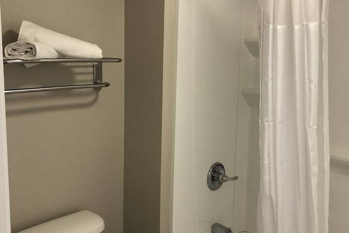 Room 5 of 8