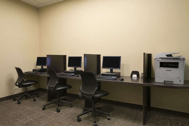 Business Center 75 of 76