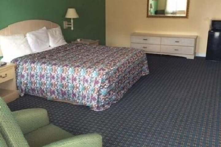 Room 4 of 11