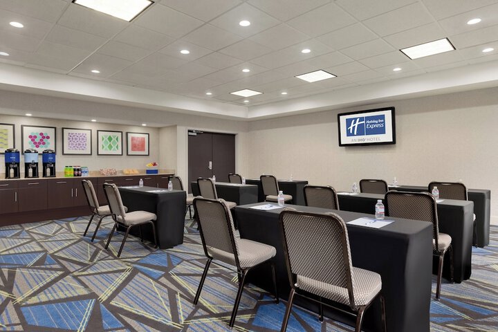 Holiday Inn Express Hotel and Suites of Opelika / Auburn by IHG