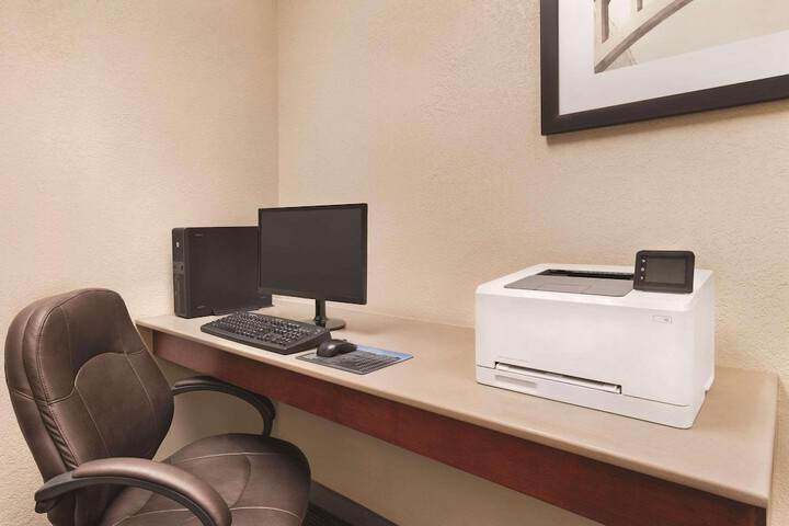 Business Center 24 of 26