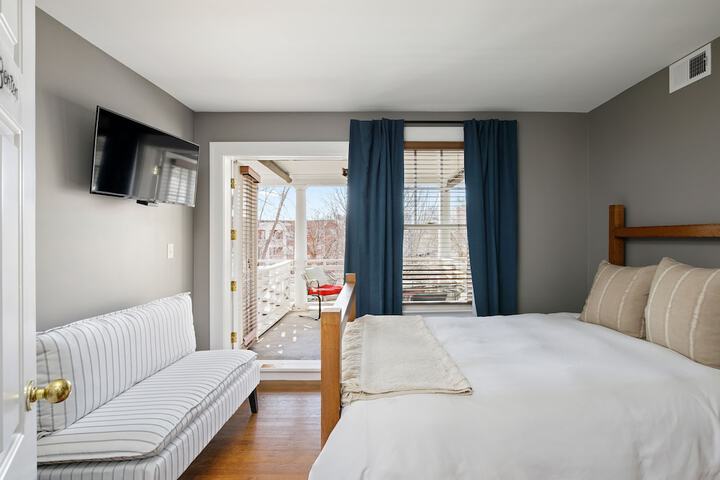 Room 103 of 127